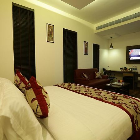 The Spin Hotel Chennai Exterior photo