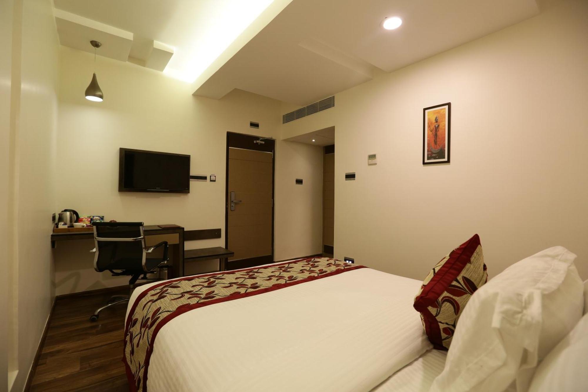 The Spin Hotel Chennai Exterior photo