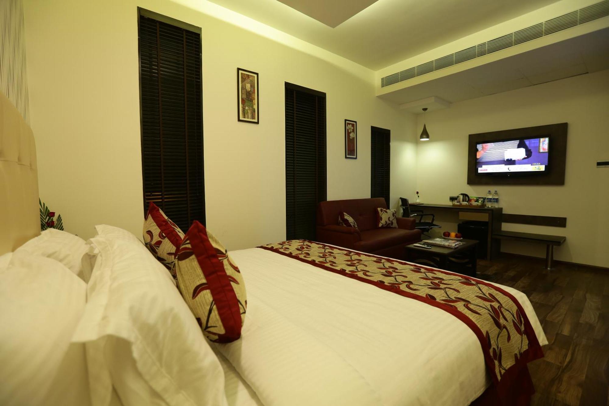 The Spin Hotel Chennai Exterior photo