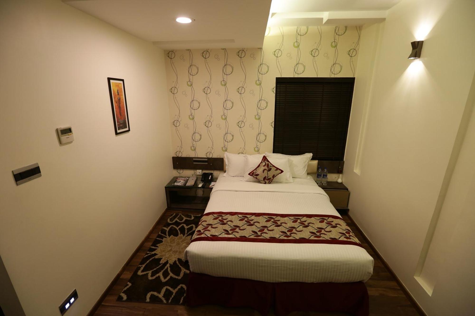 The Spin Hotel Chennai Exterior photo