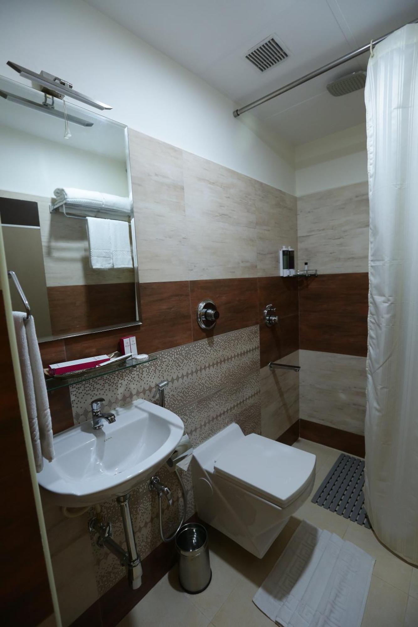 The Spin Hotel Chennai Exterior photo