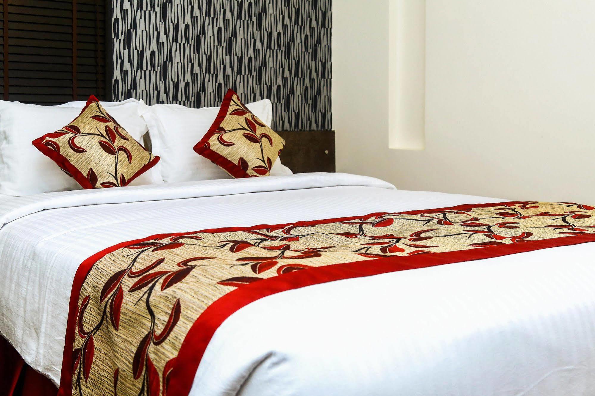 The Spin Hotel Chennai Exterior photo