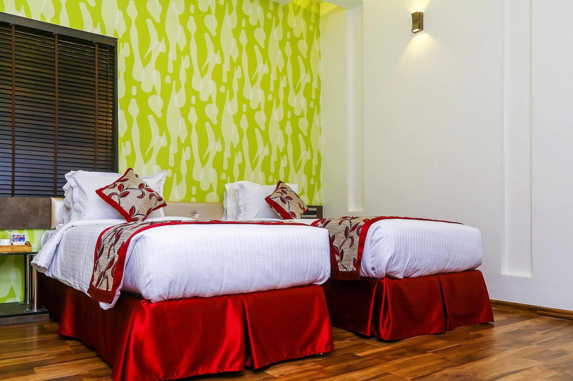 The Spin Hotel Chennai Exterior photo
