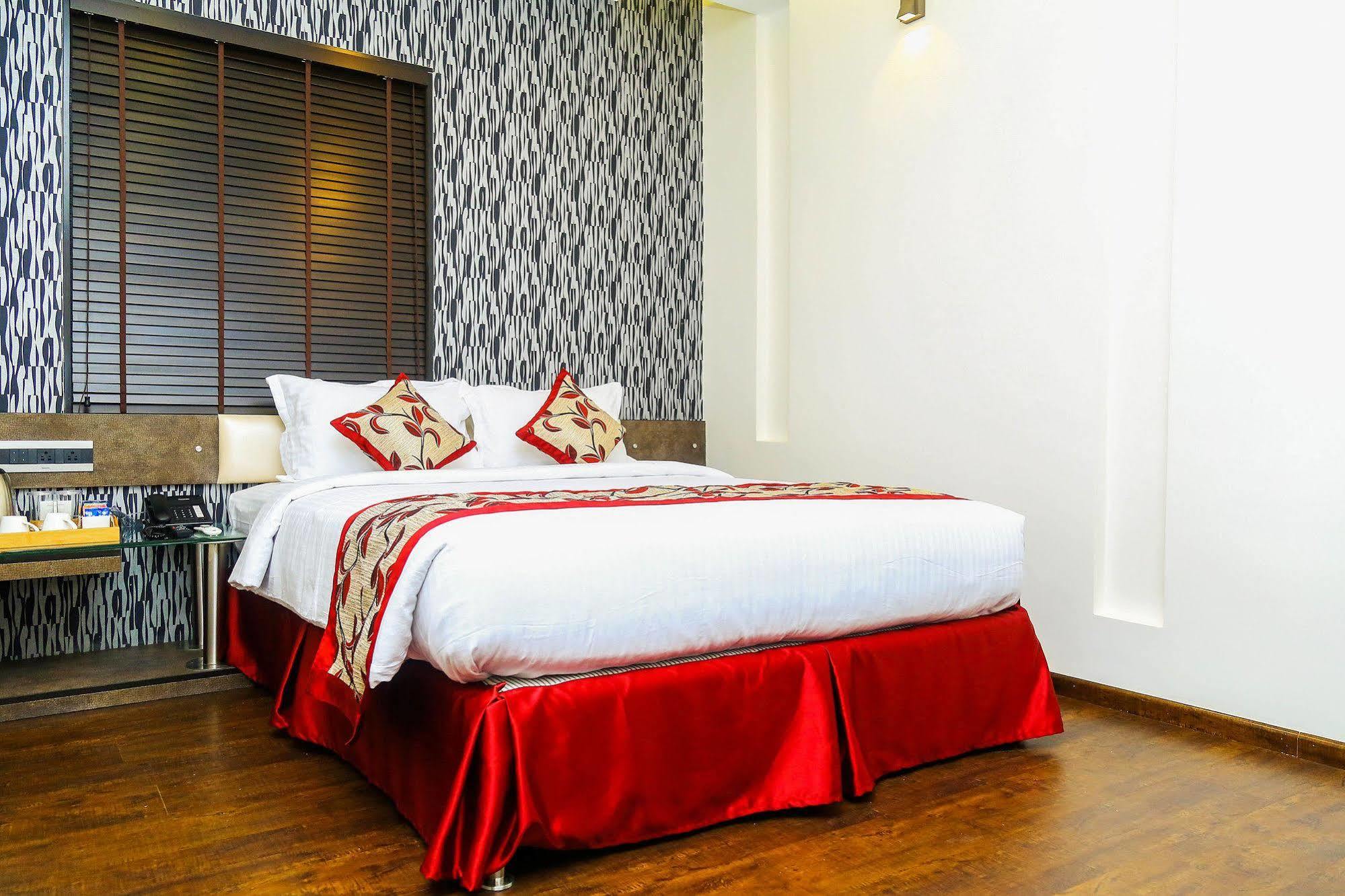 The Spin Hotel Chennai Exterior photo