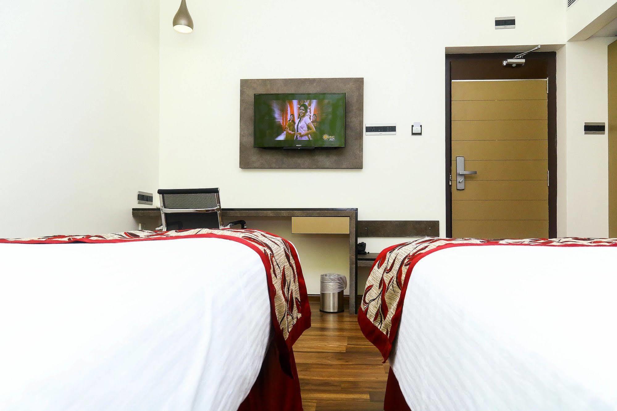 The Spin Hotel Chennai Exterior photo
